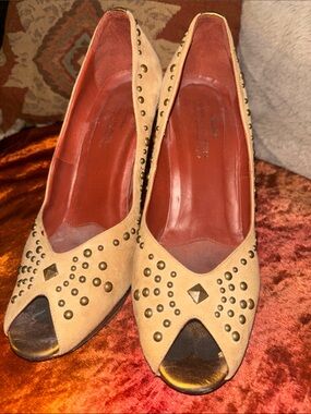 Donald J Pliner made in Italy, Studded Tan Peep-Toe Women's Pumps